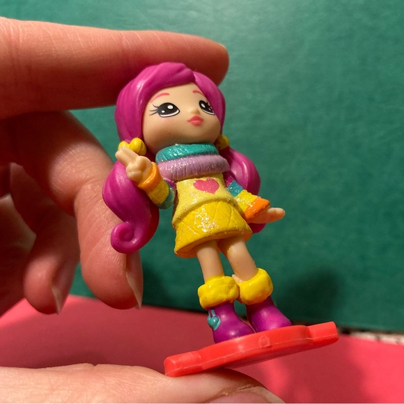 B1G2 - Popteenies Tiny Doll Figure - Buy 1, Get 2 FREE - Picture 3 of 6